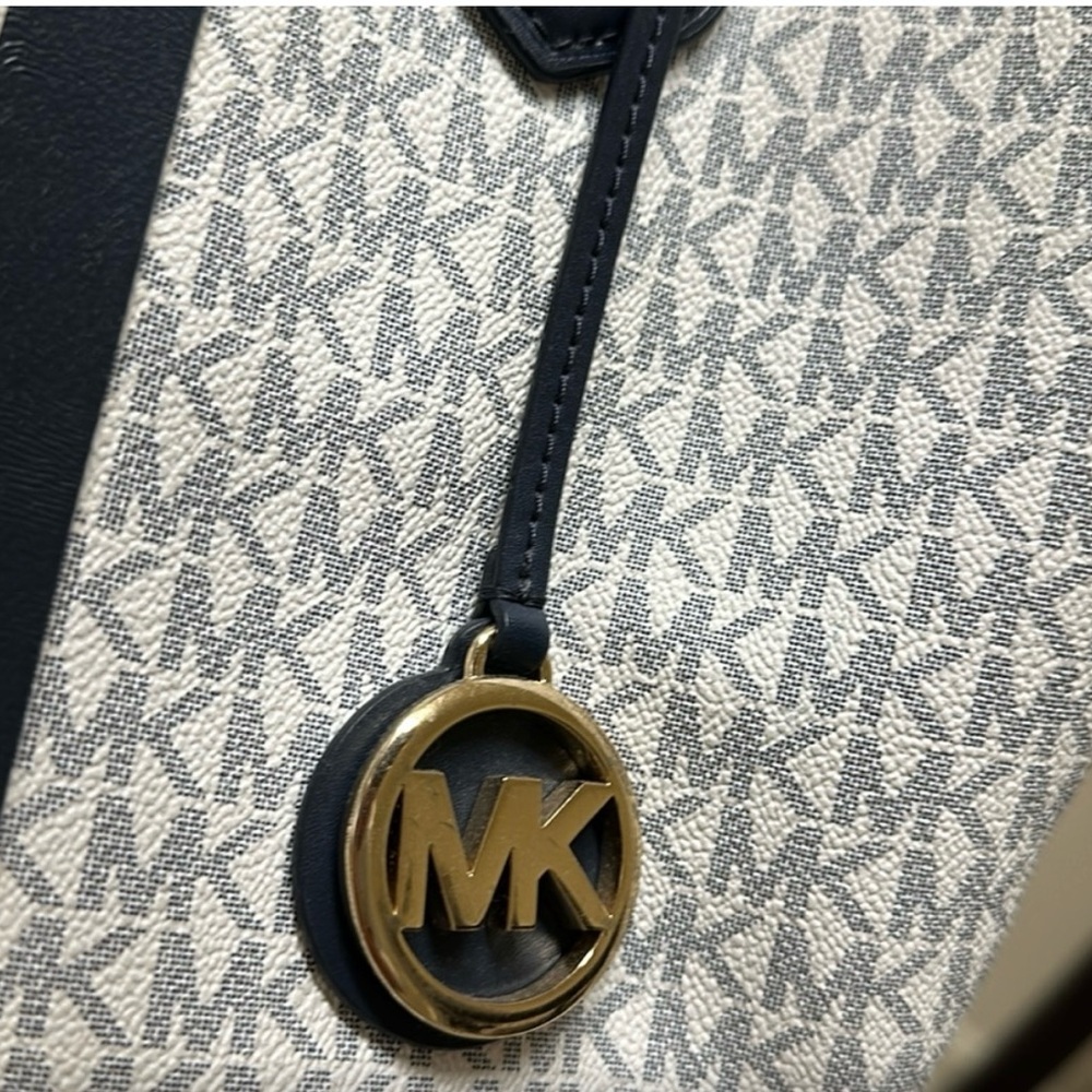 Michael Kors Navy and White Tote Bag - Picture 4 of 9